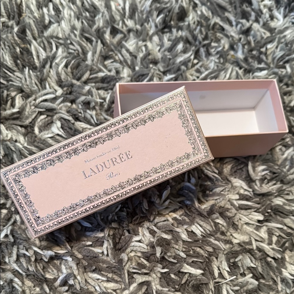 Laudree Macroon Box